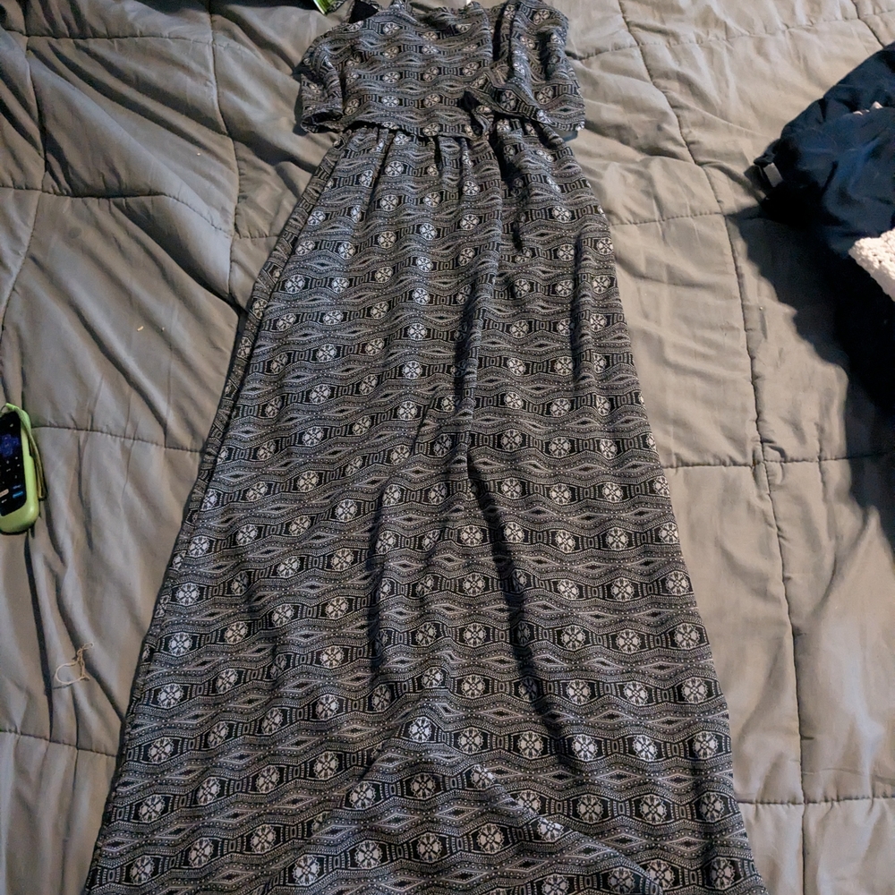 Elegant Black and Gray Patterned Dress